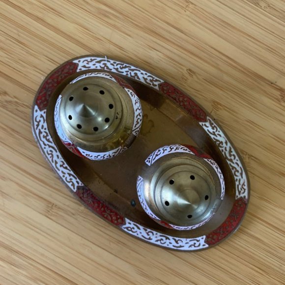 Vintage Salt & Pepper Shakers - Picture 3 of 3